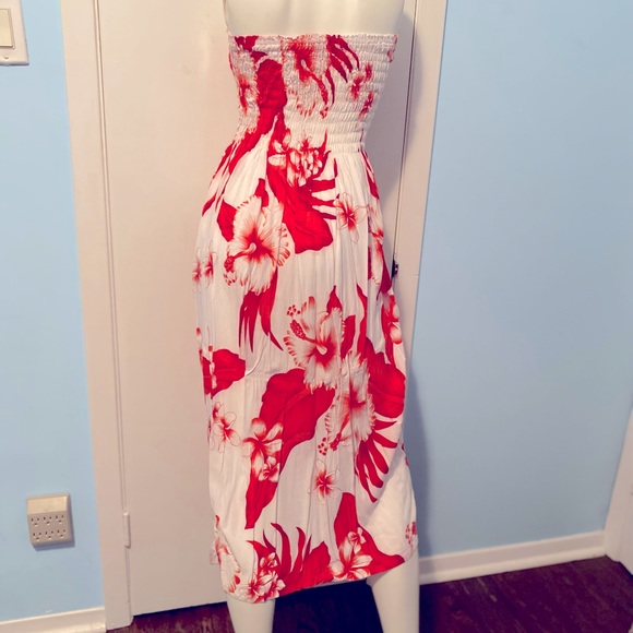 Red / White Floral Beach Dress - Picture 3 of 3